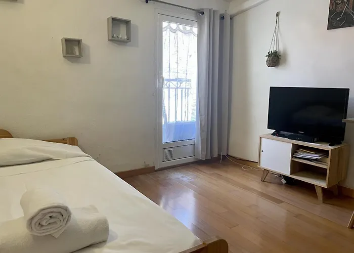 Joli Pour 3 Personnes A דירה מנטון